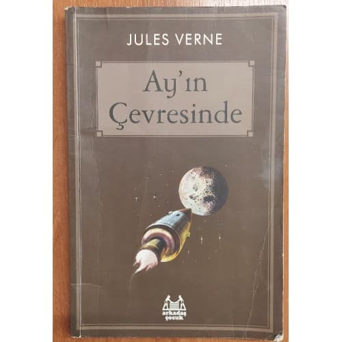 Ay'ın Çevresinde